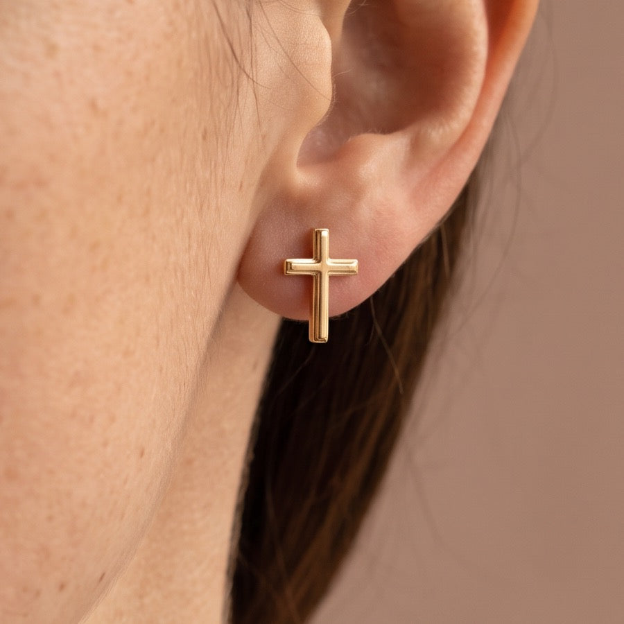 Gold earring, up close